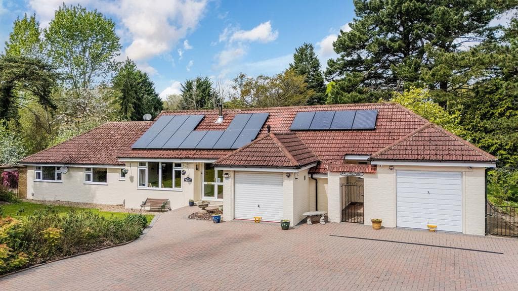 Byers Lane, Godstone RH9 - Image 1