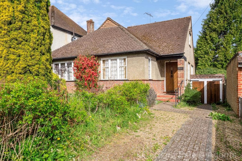 Oaklands Avenue, Oxhey Hall - Image 1