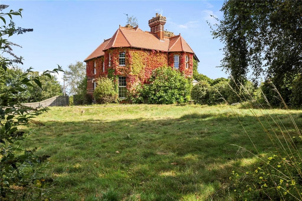 Mythe Road, Tewkesbury, Gloucestershire - Image 1