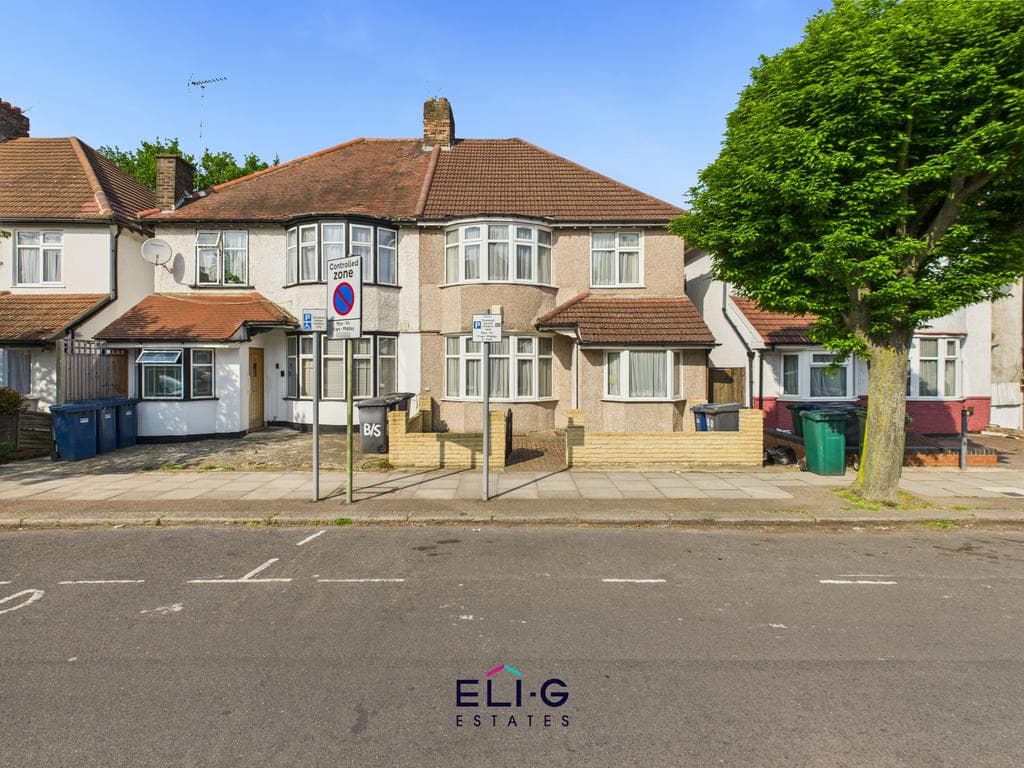 Brookside Road, NW11 - Image 1