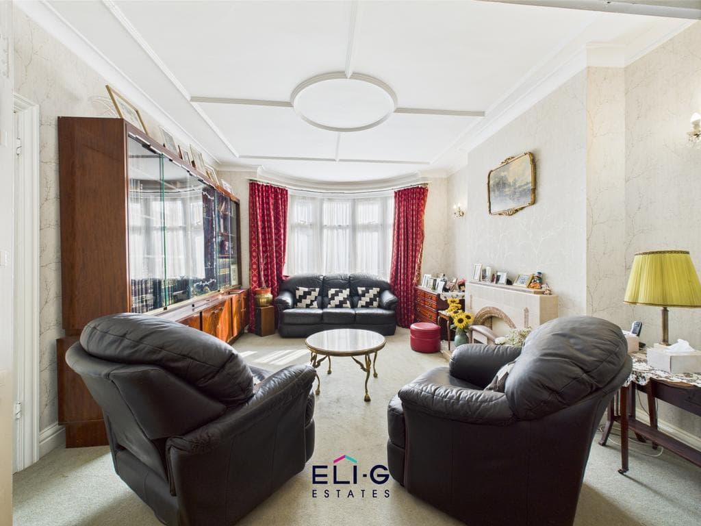 Brookside Road, NW11 - Image 3