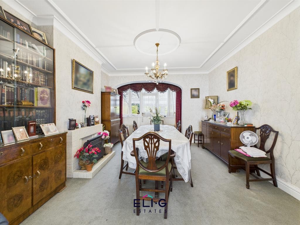 Brookside Road, NW11 - Image 4
