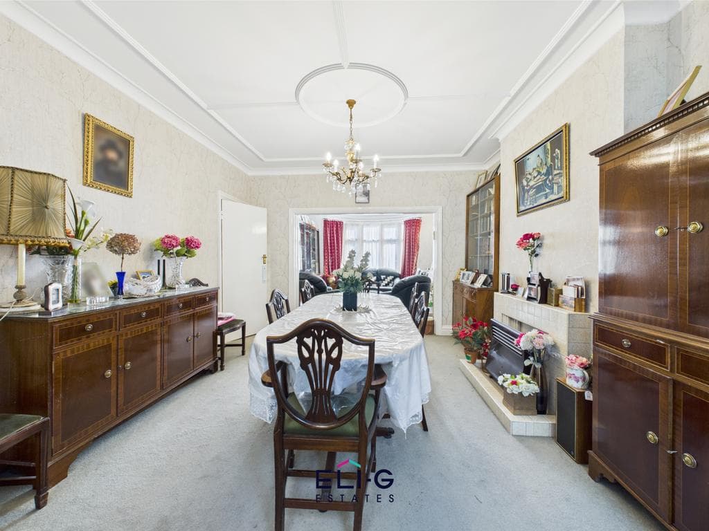 Brookside Road, NW11 - Image 5
