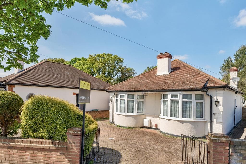 Chaffinch Avenue, Croydon - Image 1