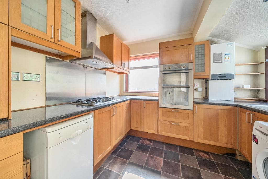 Chaffinch Avenue, Croydon - Image 2