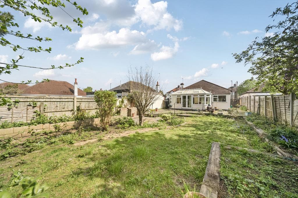 Chaffinch Avenue, Croydon - Image 3