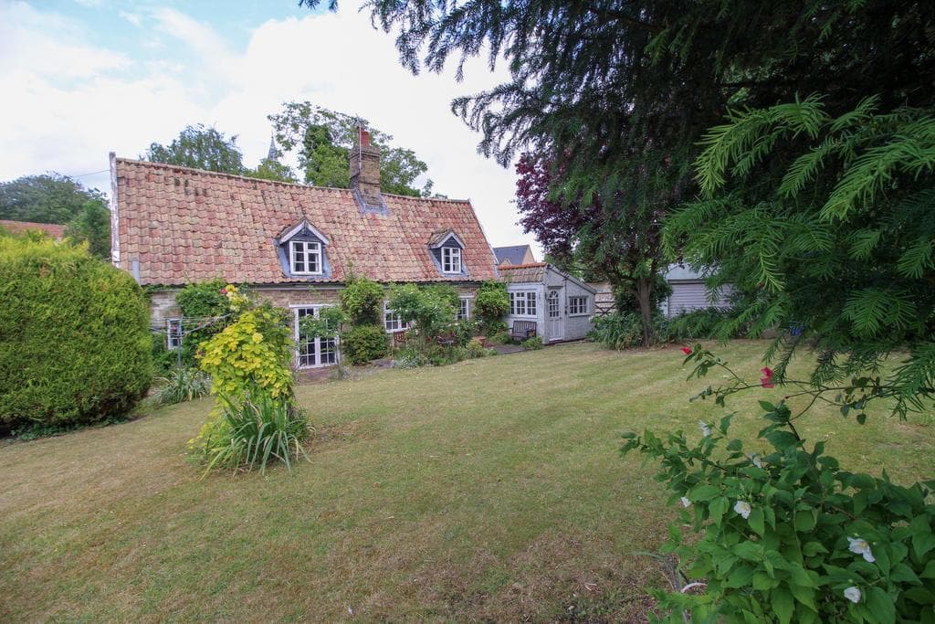 Gardeners Cottage, Burwell - Image 2