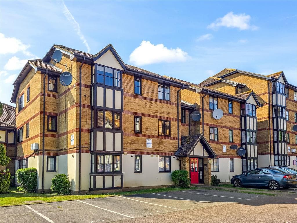 Somerset Gardens, London, N17 - Image 1