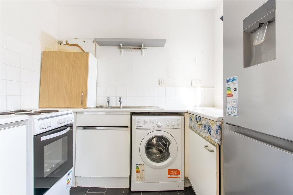Somerset Gardens, London, N17 - Image 4