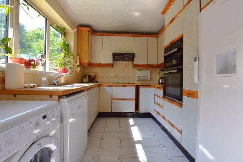 Park Way, Ruislip - Image 2