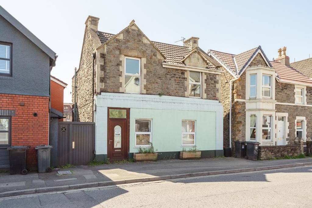 Clevedon BS21 - Image 1