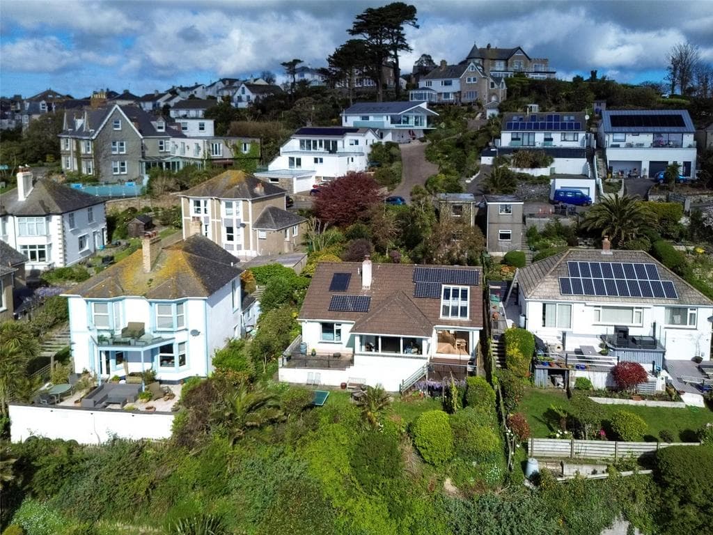 Lescudjack Crescent, Penzance TR18 - Image 1