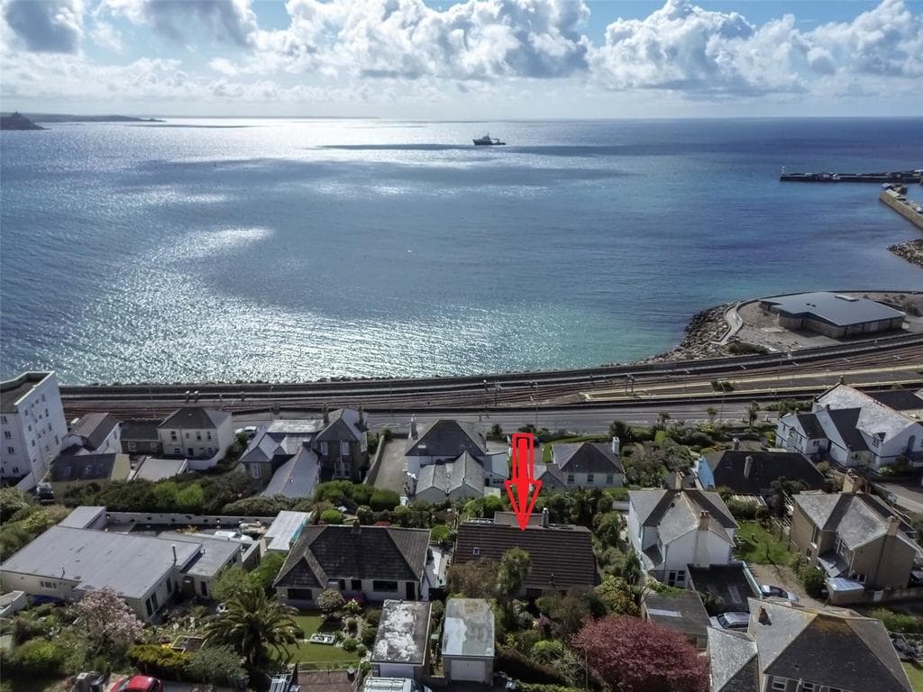 Lescudjack Crescent, Penzance TR18 - Image 2