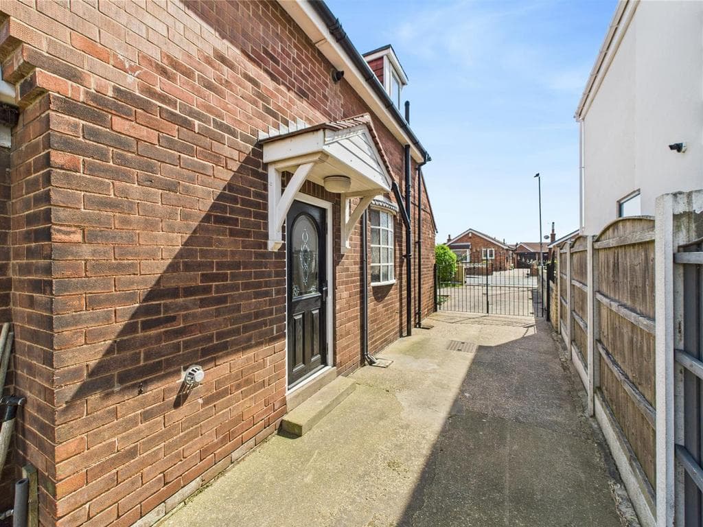 Thompson Avenue, Castleford - Image 4