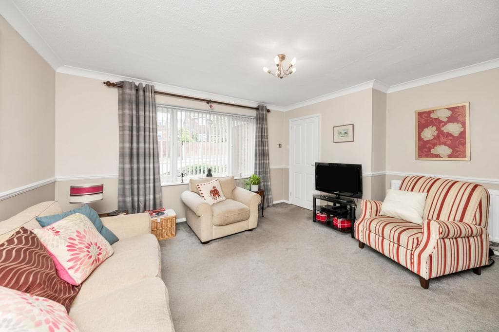 Valley Rise, Royston SG8 - Image 3