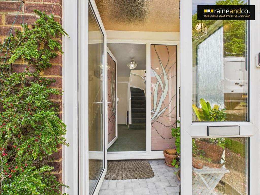 Mandeville Road, Potters Bar - Image 4