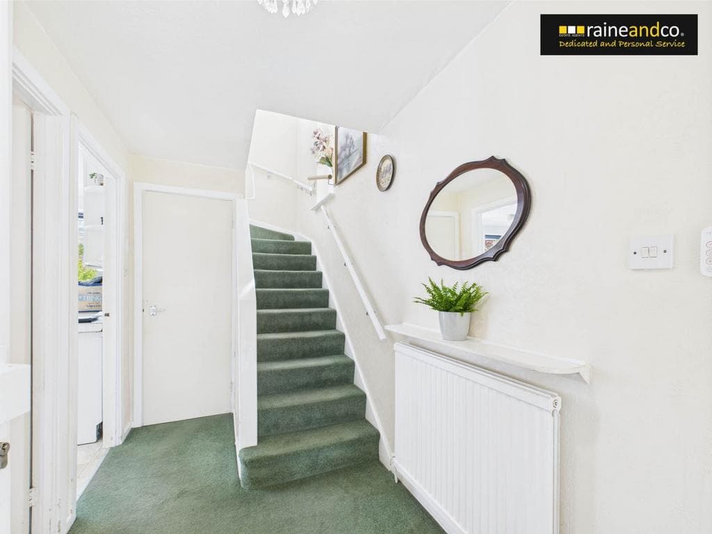 Mandeville Road, Potters Bar - Image 5