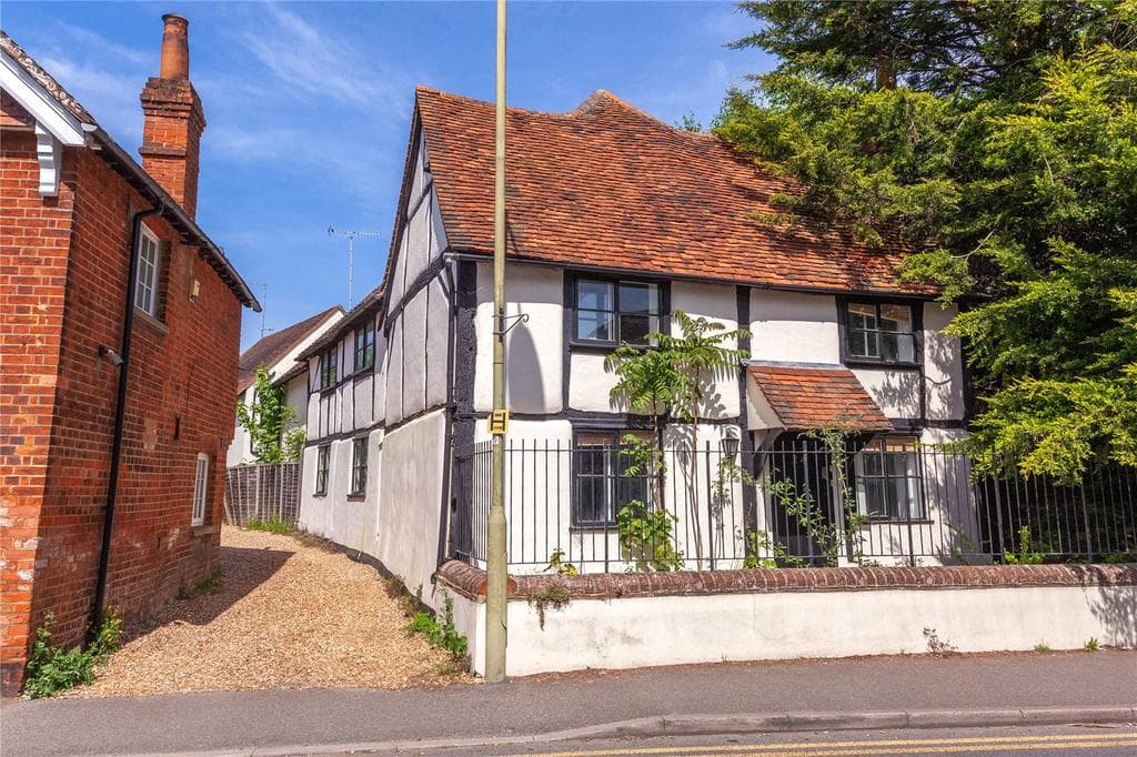 High Street, Berkshire RG10 - Image 1