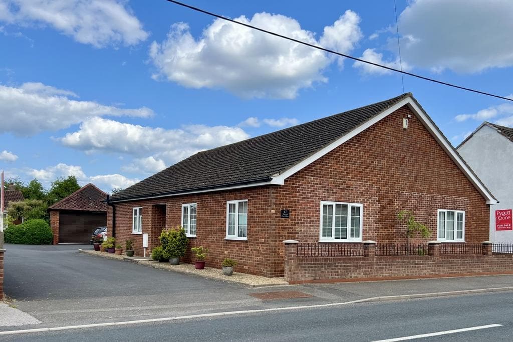 View property at High Street, Walcott, Lincoln, Lincolnshire, LN4