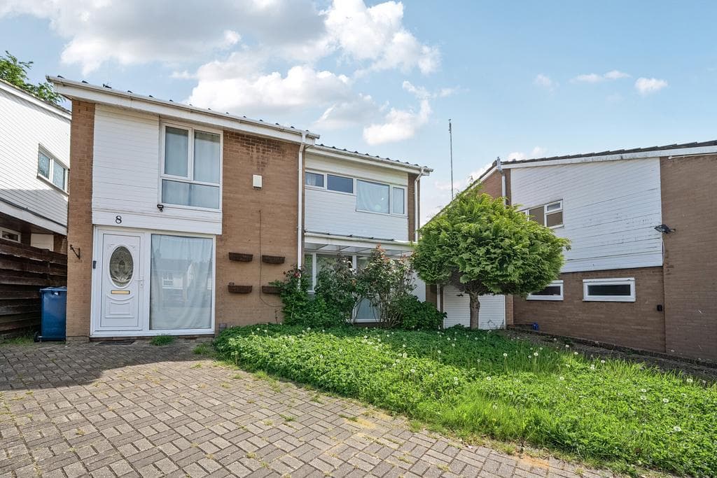 View property at Bowls Close, Stanmore