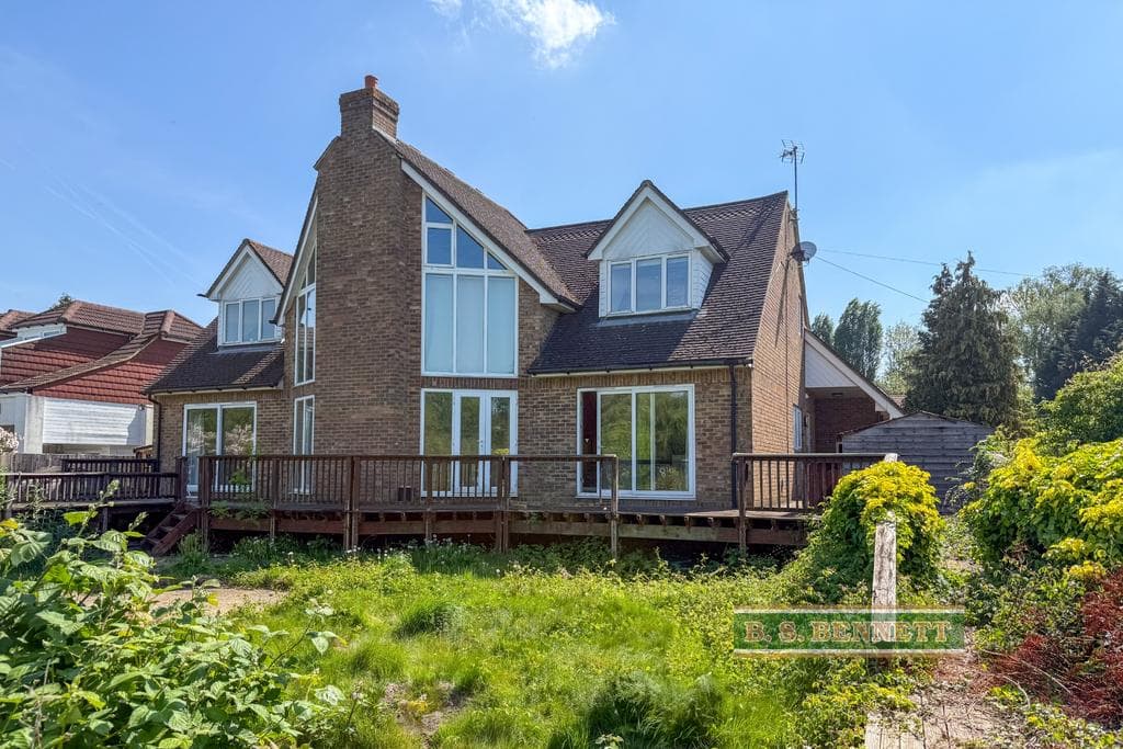 View property at Riverside home - Wraysbury, Berkshire