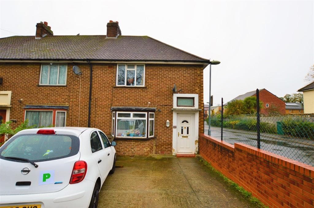 View property at Minet Drive, Hayes