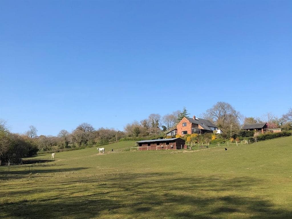 View property at Brownings Acre, Alfrick, Worcester, Worcestershire, WR6 5HE