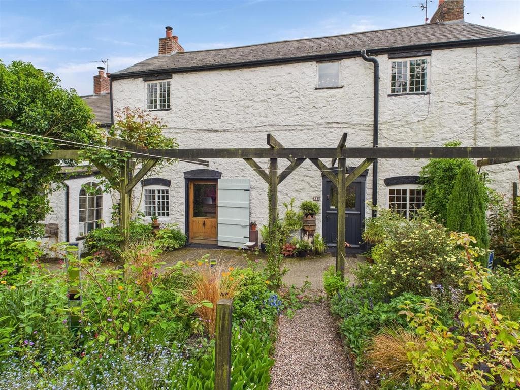 11 Canal Cottage, Four Crosses, Llanymynech - Image 2