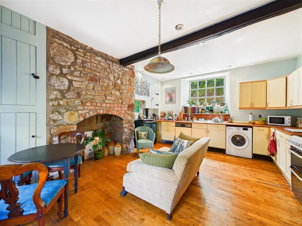 11 Canal Cottage, Four Crosses, Llanymynech - Image 3