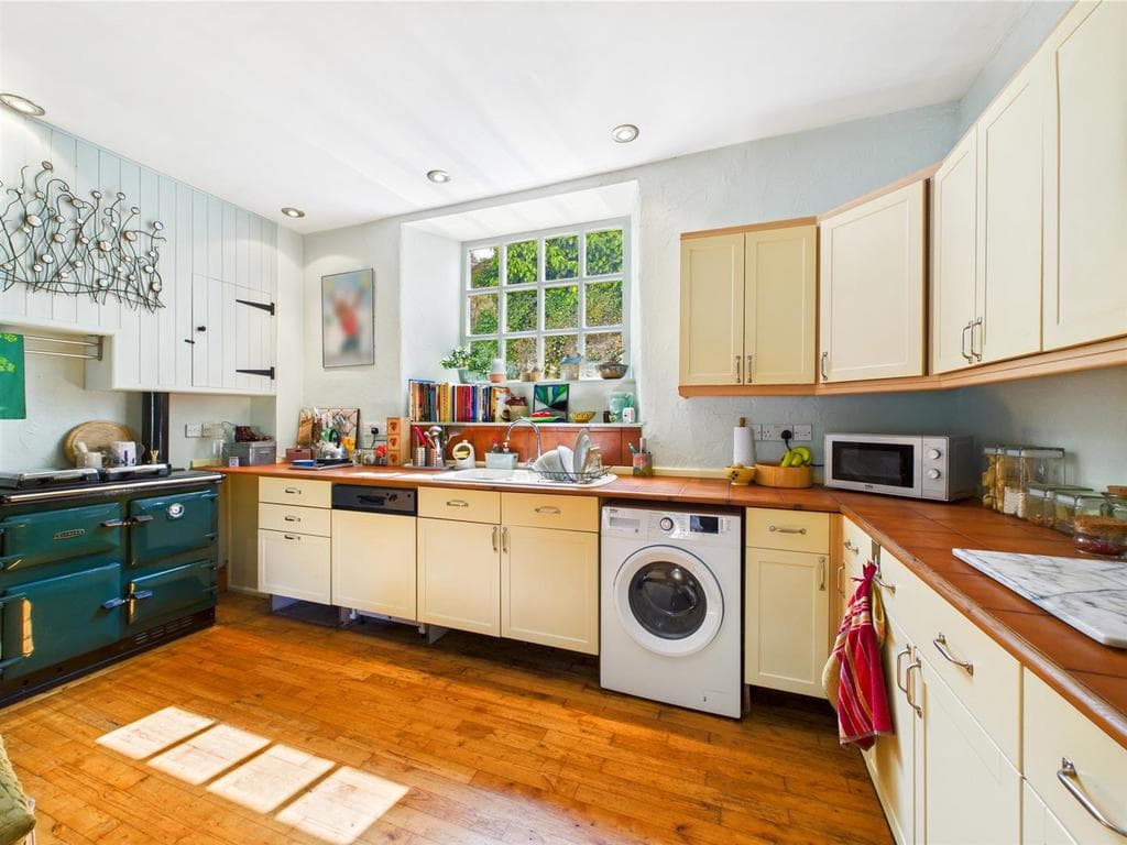 11 Canal Cottage, Four Crosses, Llanymynech - Image 4