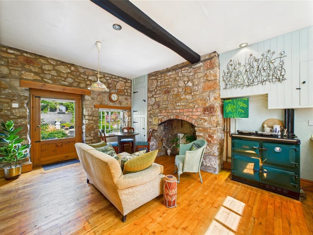 11 Canal Cottage, Four Crosses, Llanymynech - Image 5