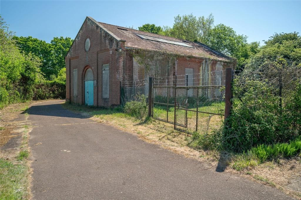 Bucklesham, Ipswich, Suffolk, IP10 - Image 1