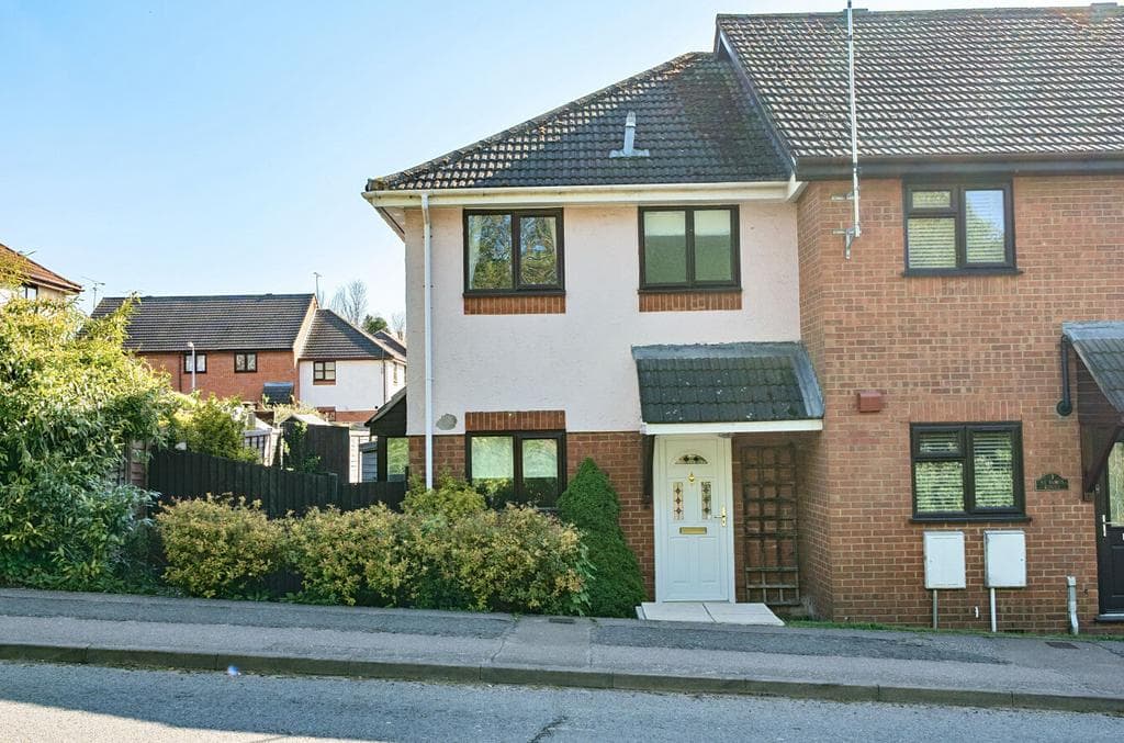 St. James Court, Essex CB10 - Image 1