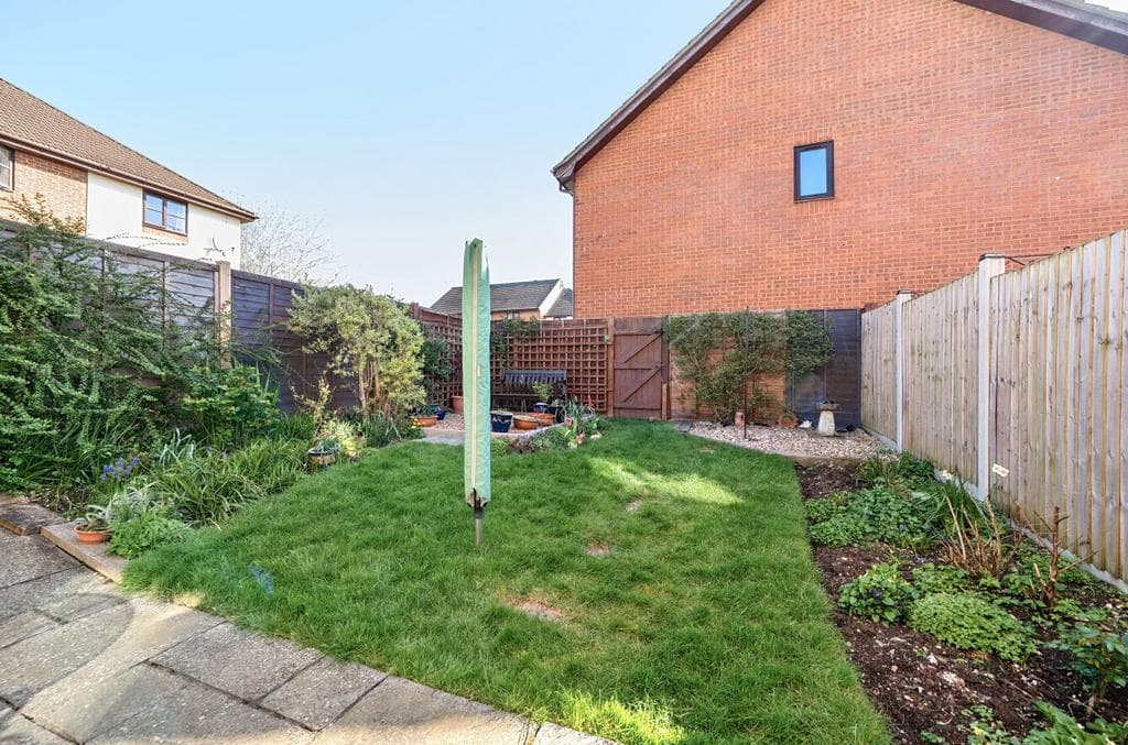 St. James Court, Essex CB10 - Image 3