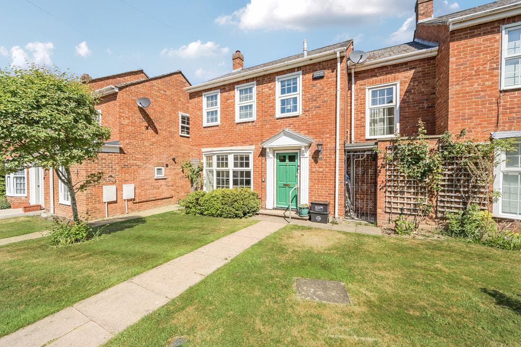 View property at Bentinck Close, Gerrards Cross, Buckinghamshire