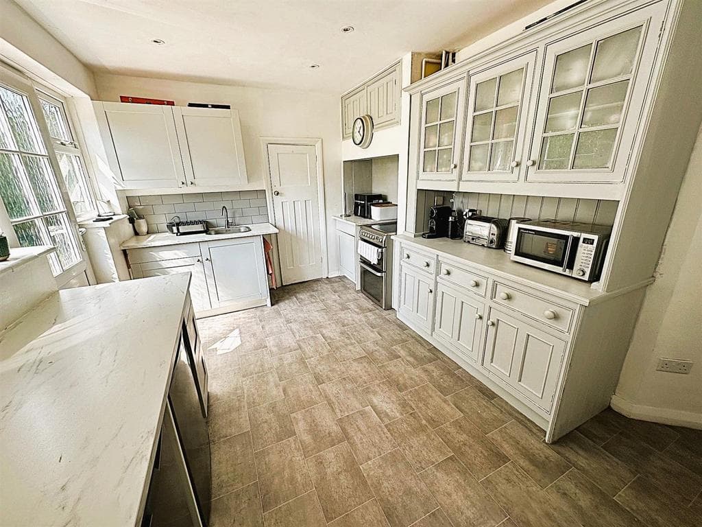 Hazelmere Road, Petts Wood - Image 3