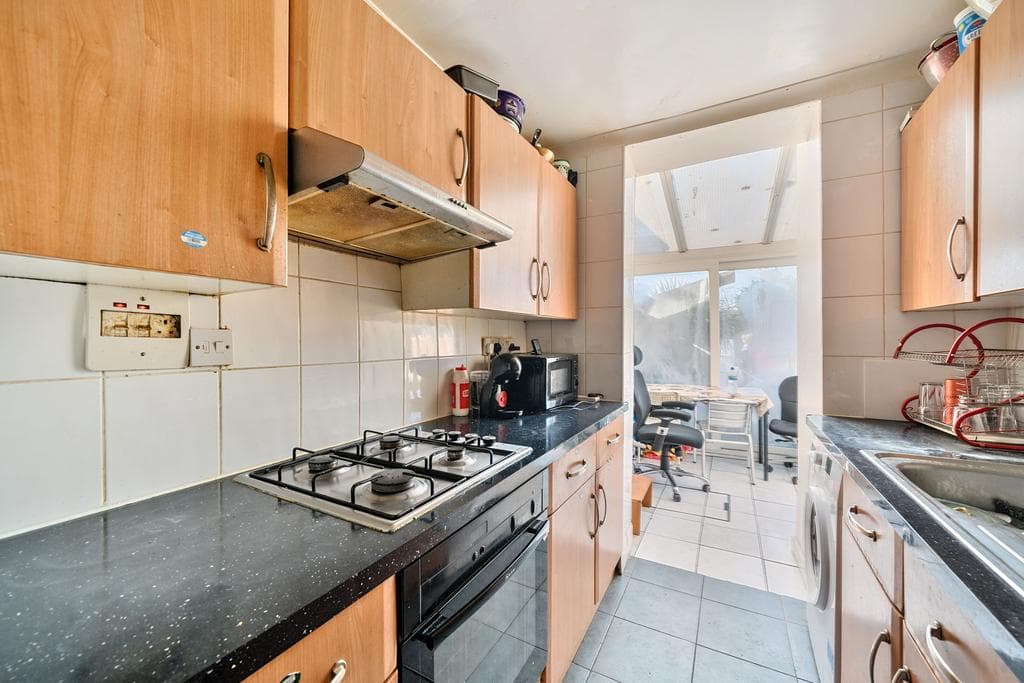 Rosemead Avenue, Mitcham - Image 1