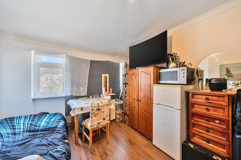 Rosemead Avenue, Mitcham - Image 2