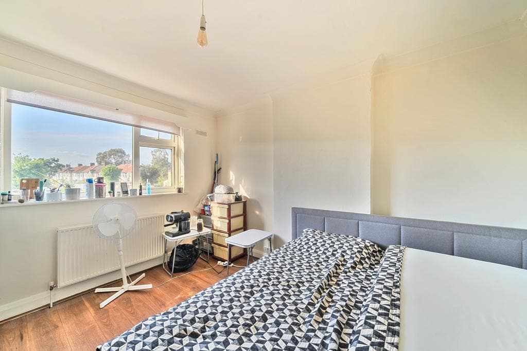 Rosemead Avenue, Mitcham - Image 3