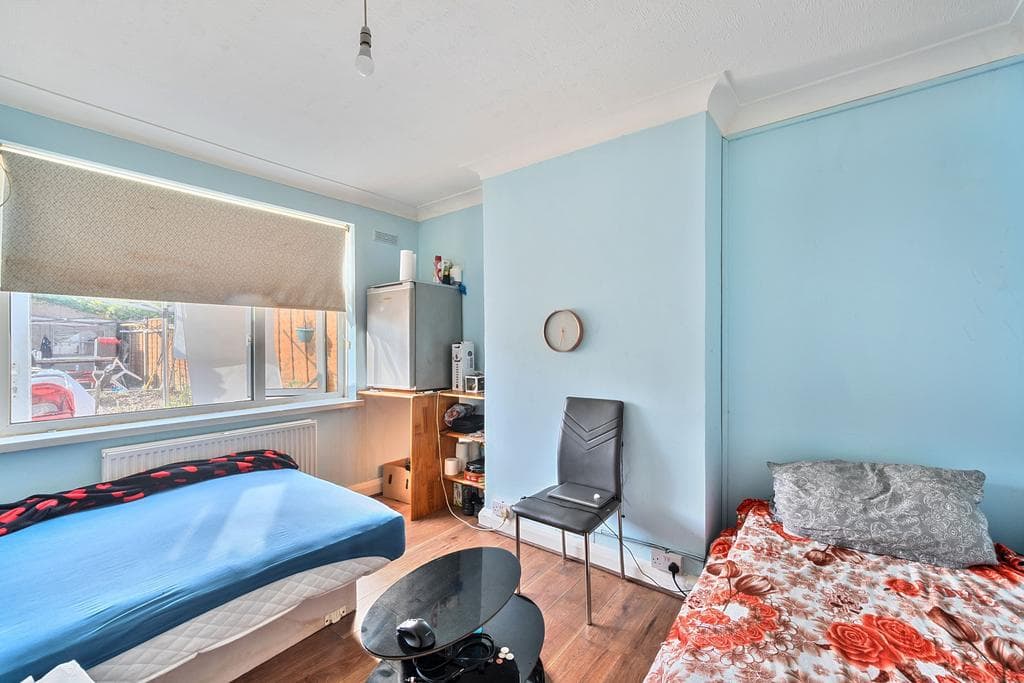 Rosemead Avenue, Mitcham - Image 4