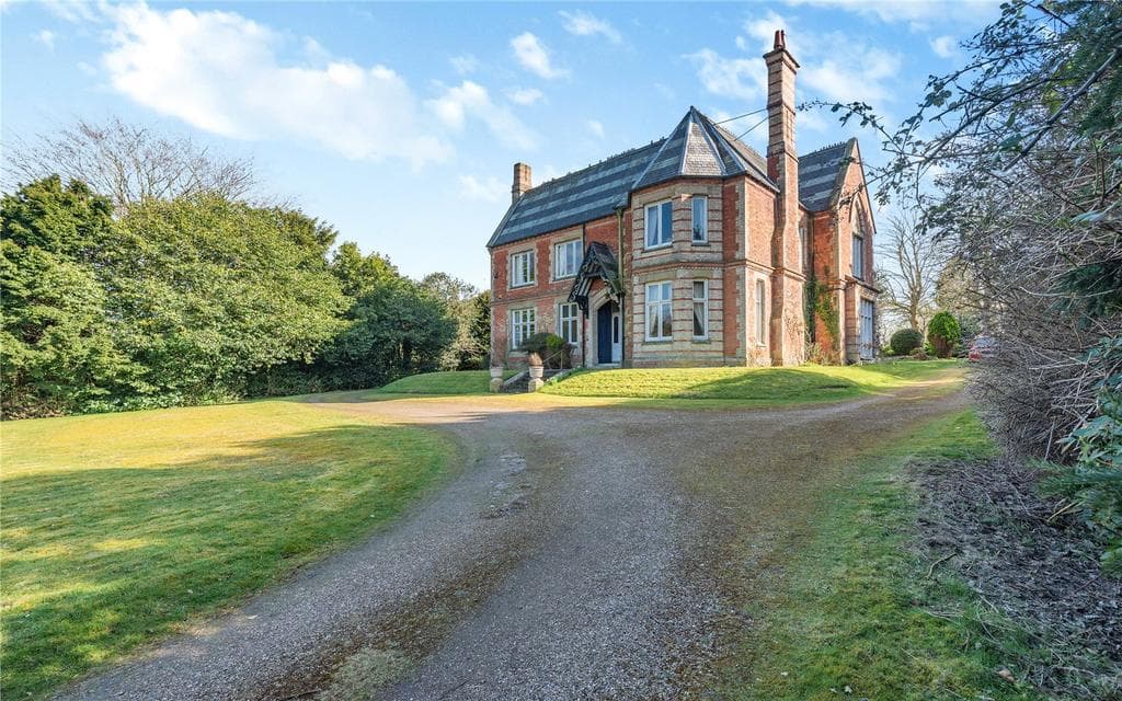Elmhurst, 47 Crowtree Lane, Louth, Lincolnshire, LN11 - Image 1