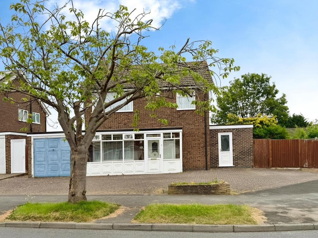 View property at Coombe Rise, Oadby, LE2