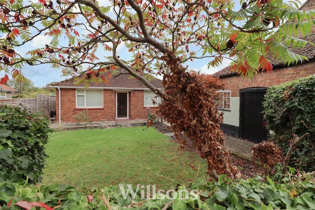 Park Road, Alford - Image 1