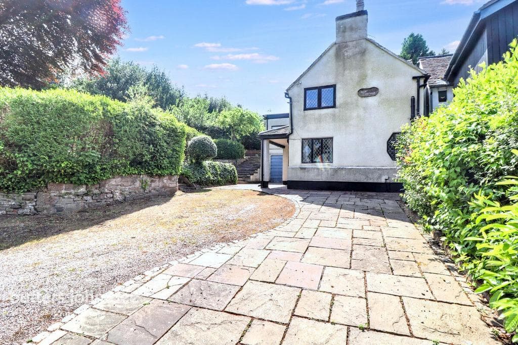 Leadendale Lane, Rough Close - Image 1