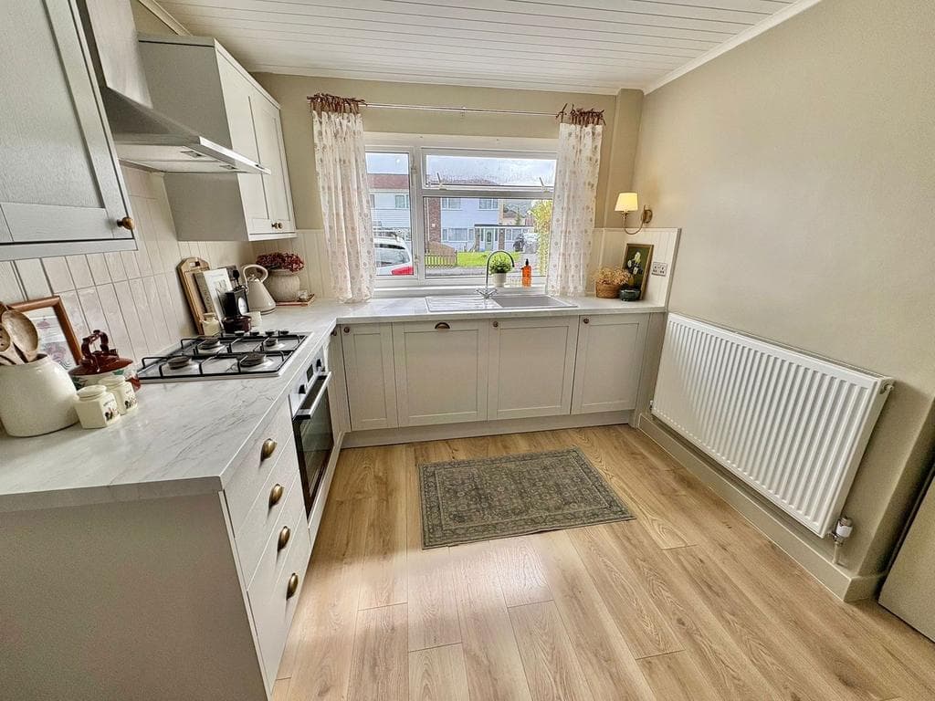 Fforest Fach, Tycroes, Ammanford, SA18 3PY - Image 2