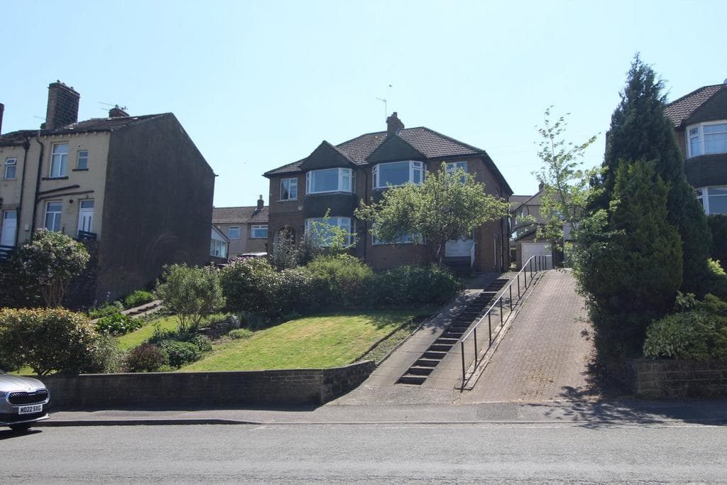 Fell Lane, Keighley, BD22 - Image 1