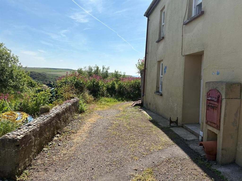 Portland Square, Solva - Image 3
