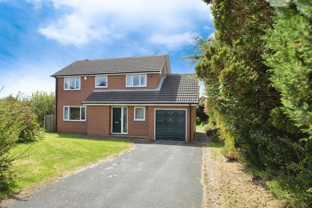 View property at Upper Green Way, Wakefield WF3