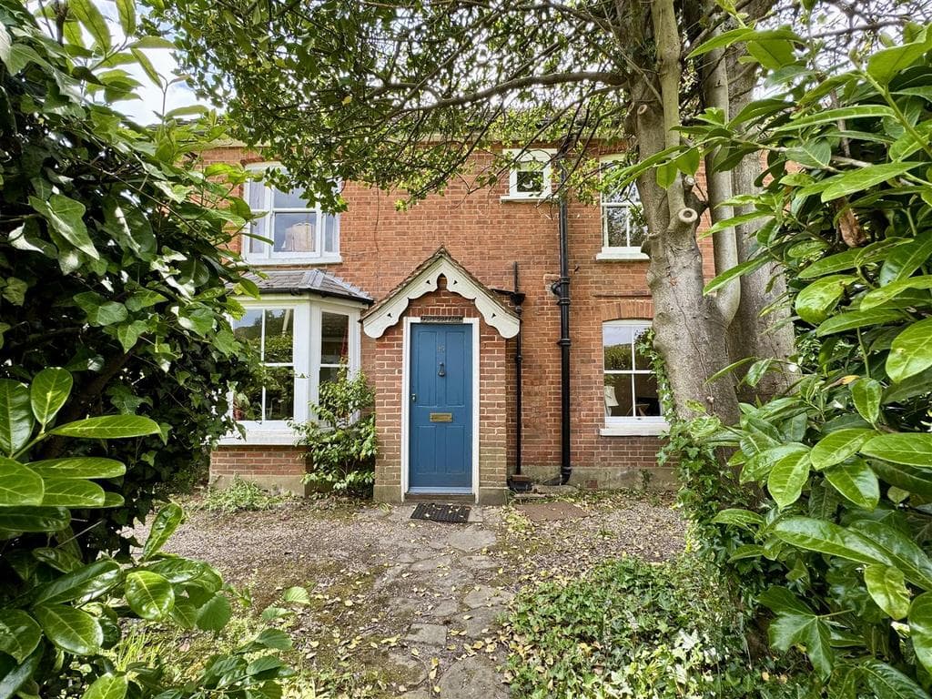 Crookham Road, Fleet GU51 - Image 1