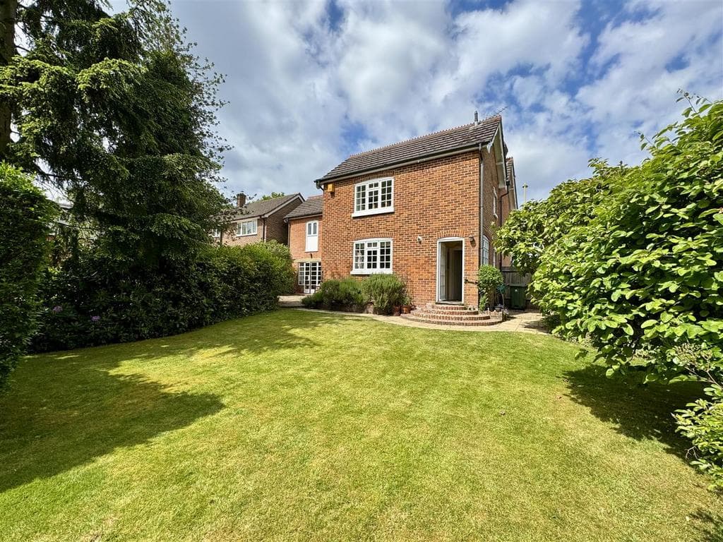 Crookham Road, Fleet GU51 - Image 3